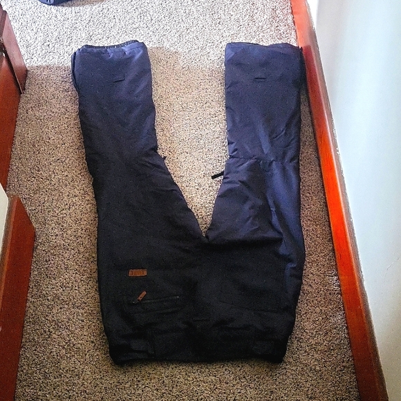 Roxy snowboarder pants. Size: LARGE Color: Black - Picture 3 of 7